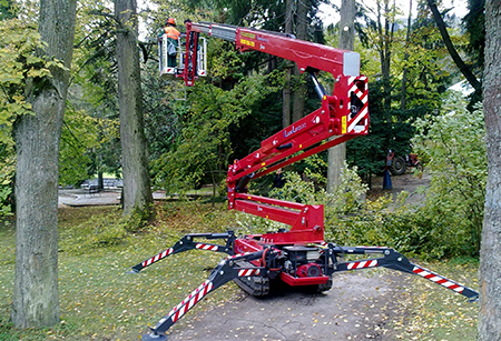 Compact Hinowa spider lift helps conservationists on National Trust site