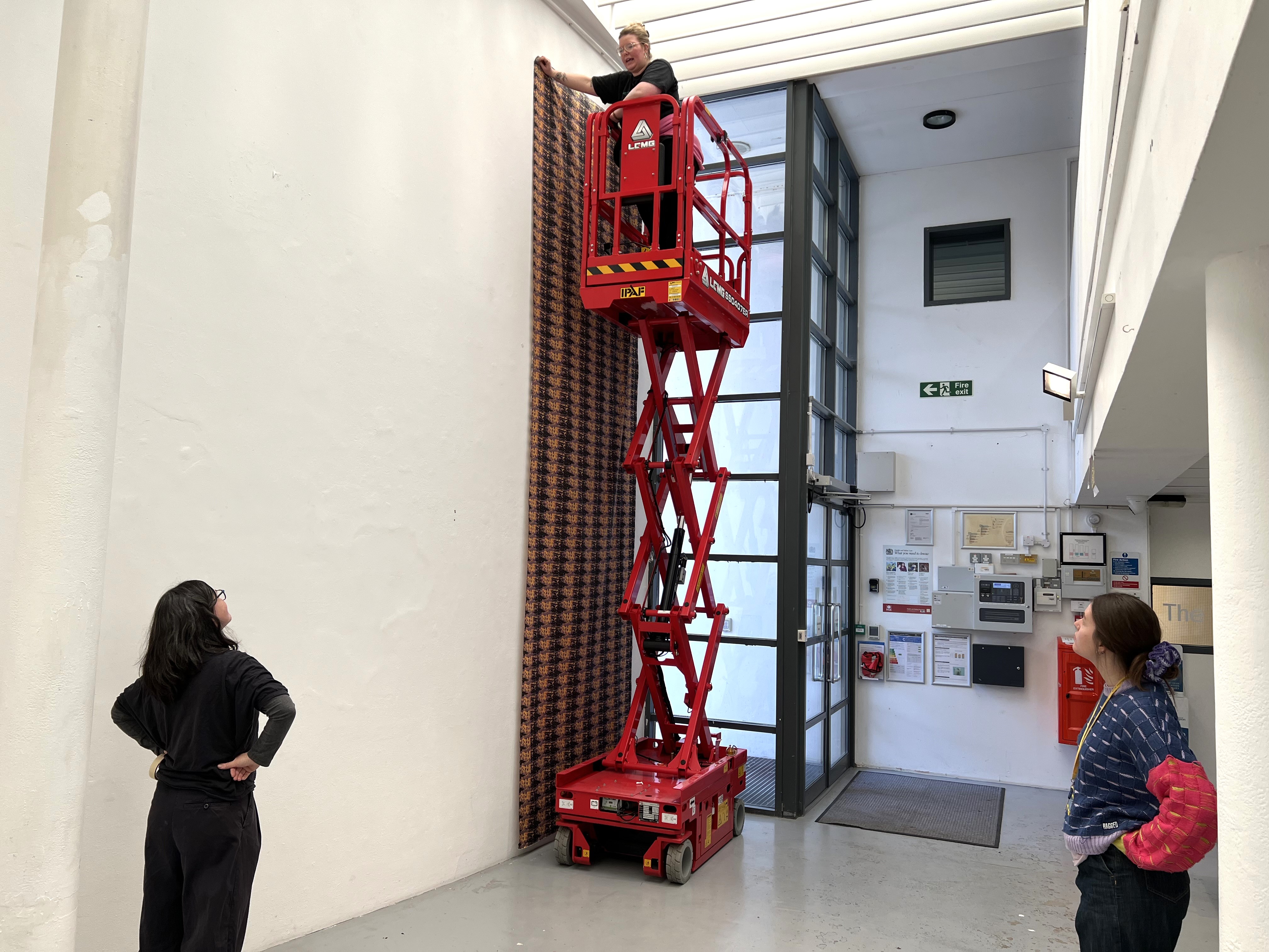 LGMG scissor lift displays impressive performance at art school