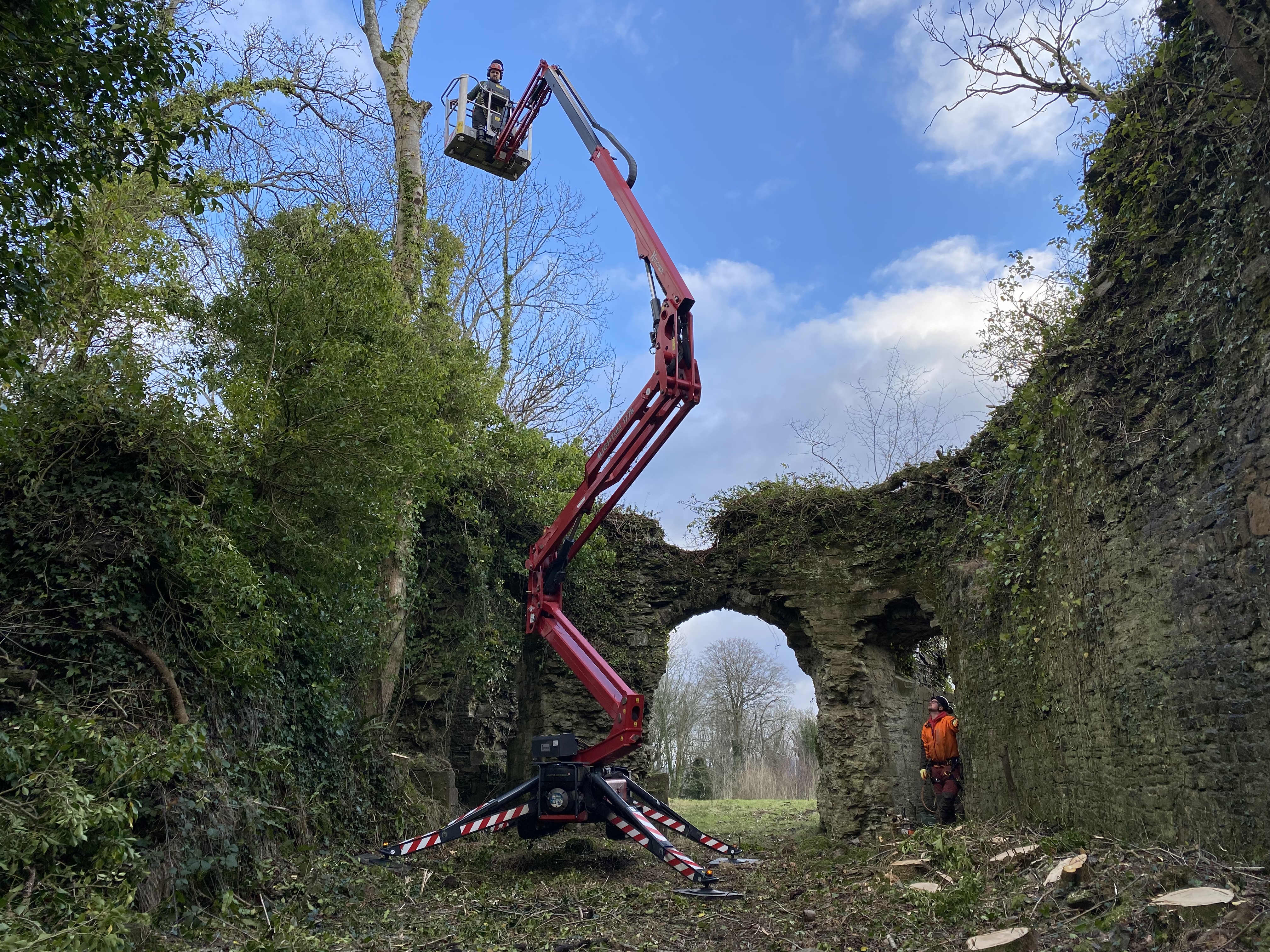 Hinowa spider boom ‘vital’ to clear trees laying siege to castle