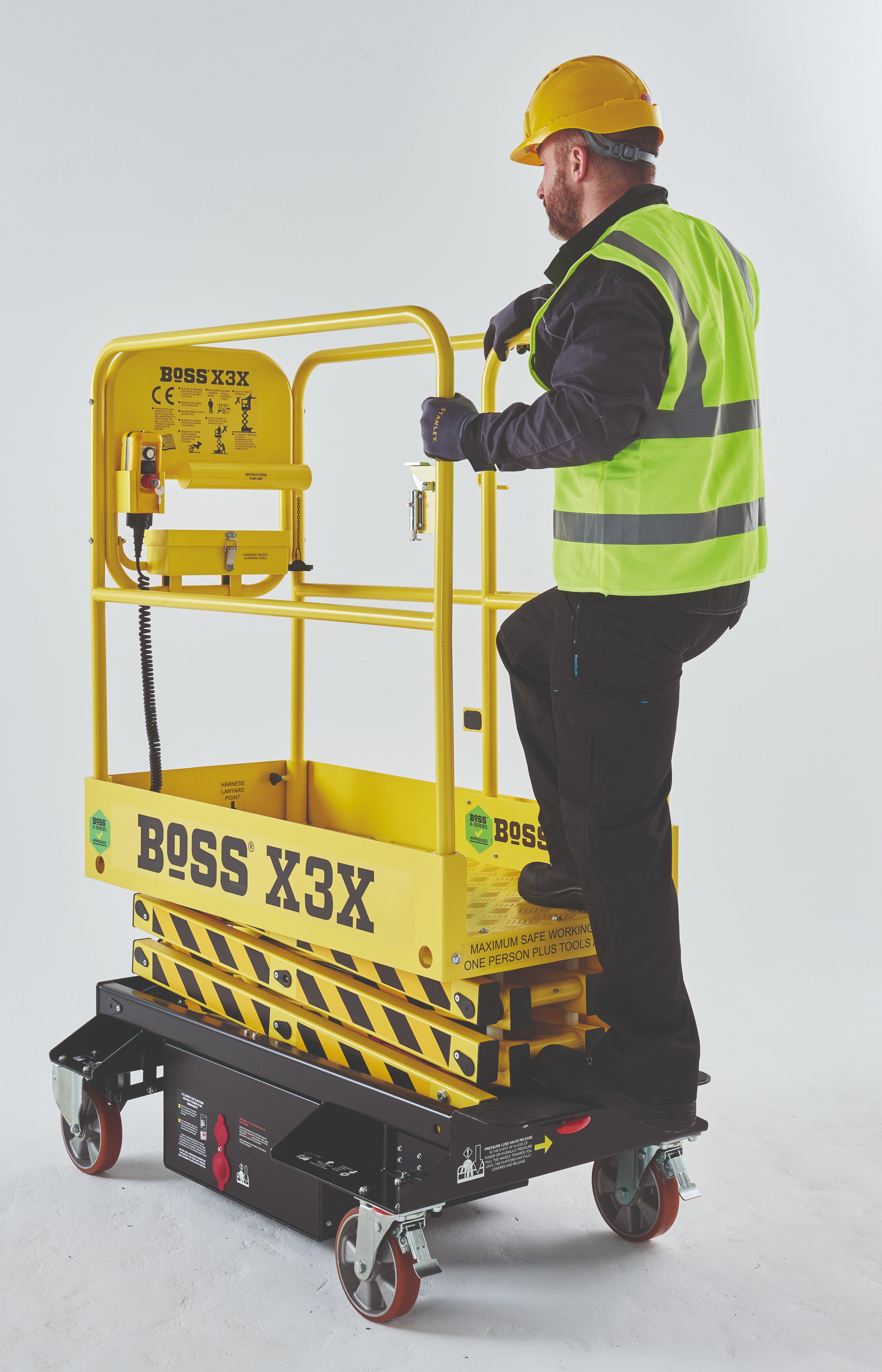 Win a BoSS X3X push-around scissor lift at Vertikal Days with APS