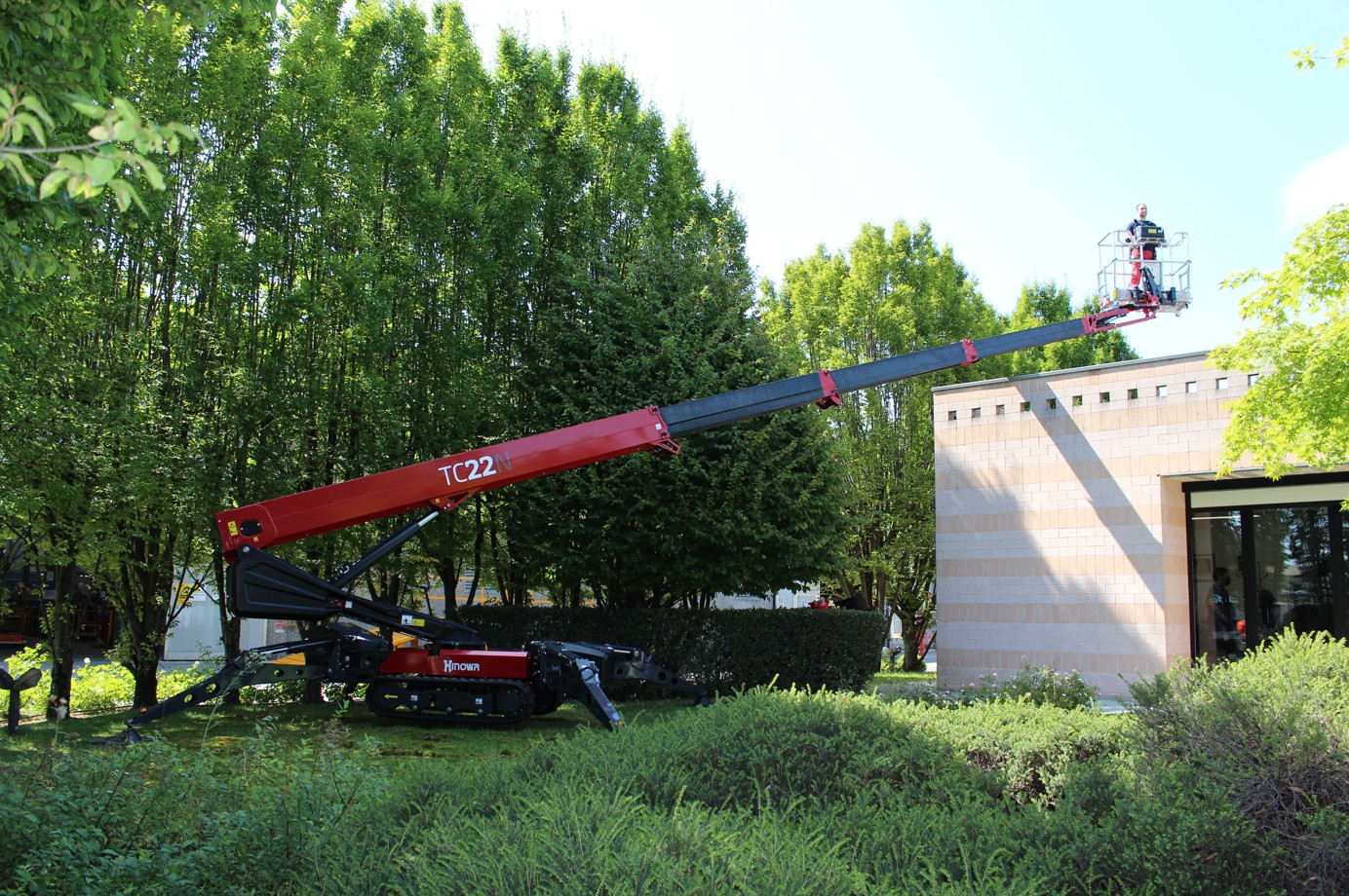 Fast and Flexible - introducing the Hinowa TeleCrawler22