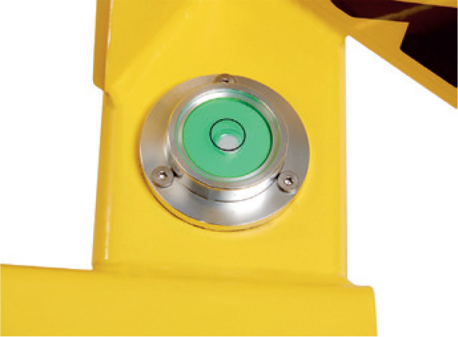 Spirit level to aid the operator to level the chassis