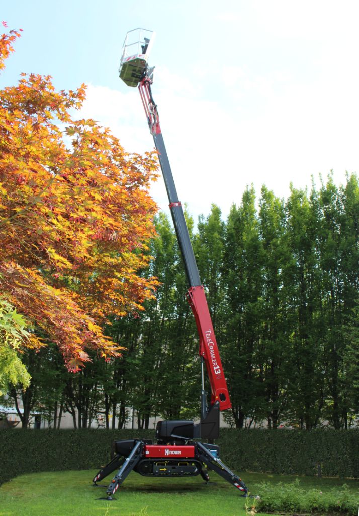 The Telecrawler13’s telescopic boom delivers a maximum working height of 13m.